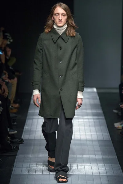 Look 9